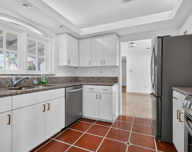 7500 W Treasure Drive - Photo Thumbnail 15