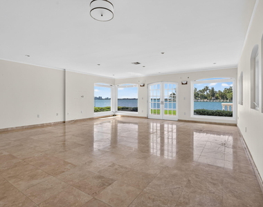 7500 W Treasure Drive - Photo Thumbnail 11