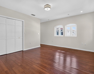 7500 W Treasure Drive - Photo Thumbnail 27