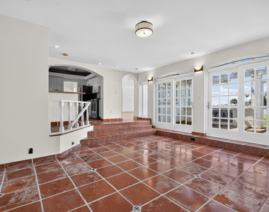 7500 W Treasure Drive - Photo Thumbnail 21