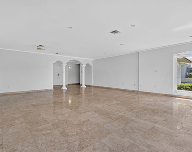 7500 W Treasure Drive - Photo Thumbnail 12