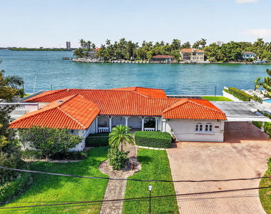 7500 W Treasure Drive - Photo Thumbnail 1