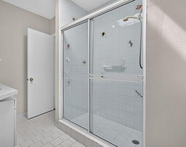7500 W Treasure Drive - Photo Thumbnail 26