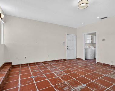 7500 W Treasure Drive - Photo Thumbnail 20