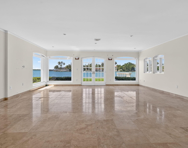 7500 W Treasure Drive - Photo Thumbnail 13