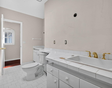 7500 W Treasure Drive - Photo Thumbnail 33