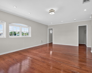 7500 W Treasure Drive - Photo Thumbnail 36