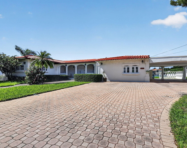 7500 W Treasure Drive - Photo Thumbnail 2