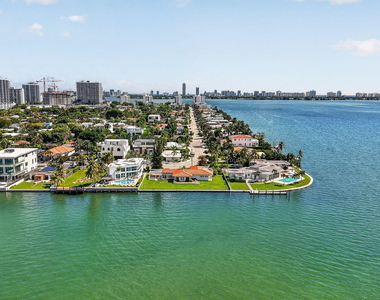 7500 W Treasure Drive - Photo Thumbnail 47