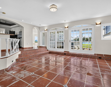 7500 W Treasure Drive - Photo Thumbnail 19