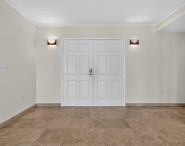 7500 W Treasure Drive - Photo Thumbnail 6