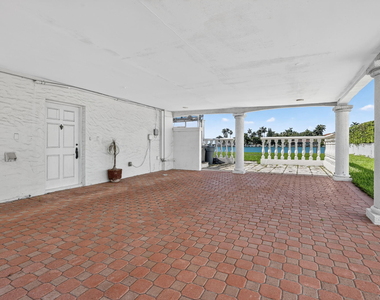 7500 W Treasure Drive - Photo Thumbnail 5