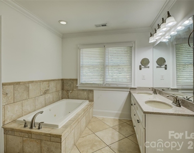 448 N Summit Avenue - Photo Thumbnail 33