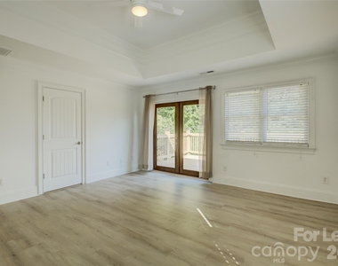 448 N Summit Avenue - Photo Thumbnail 30
