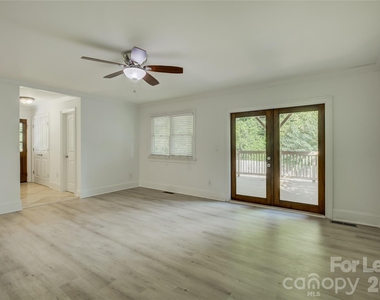 448 N Summit Avenue - Photo Thumbnail 26