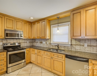 448 N Summit Avenue - Photo Thumbnail 12