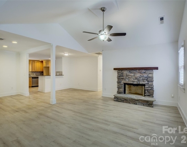 448 N Summit Avenue - Photo Thumbnail 9