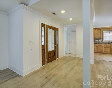 448 N Summit Avenue - Photo Thumbnail 5