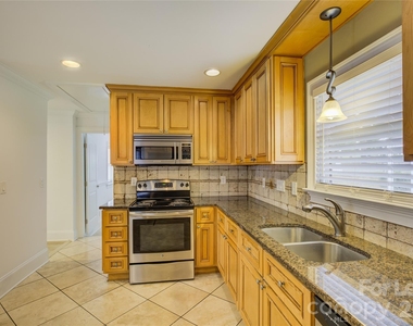 448 N Summit Avenue - Photo Thumbnail 13