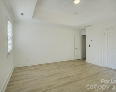 448 N Summit Avenue - Photo Thumbnail 31