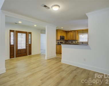 448 N Summit Avenue - Photo Thumbnail 10
