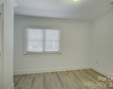 448 N Summit Avenue - Photo Thumbnail 21