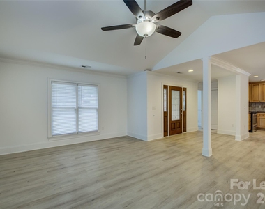 448 N Summit Avenue - Photo Thumbnail 8
