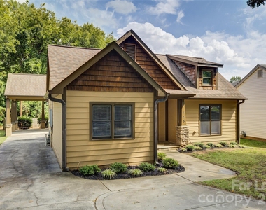 448 N Summit Avenue - Photo Thumbnail 1