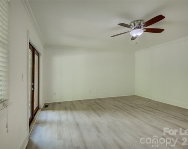 448 N Summit Avenue - Photo Thumbnail 25