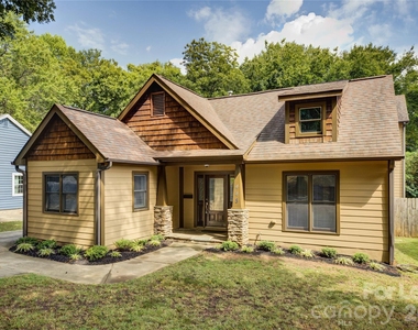 448 N Summit Avenue - Photo Thumbnail 2
