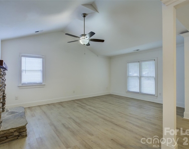 448 N Summit Avenue - Photo Thumbnail 7
