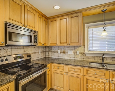 448 N Summit Avenue - Photo Thumbnail 14