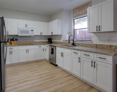 6003 Lloyd Court - Photo Thumbnail 5