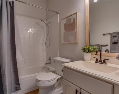 6003 Lloyd Court - Photo Thumbnail 9