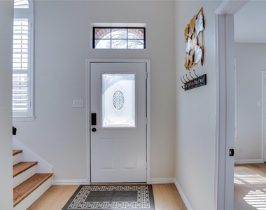 6003 Lloyd Court - Photo Thumbnail 7