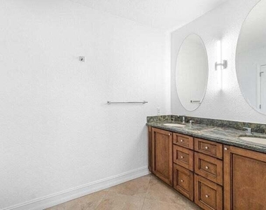 653 Nw 10th Court - Photo Thumbnail 16
