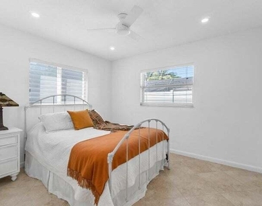 653 Nw 10th Court - Photo Thumbnail 18
