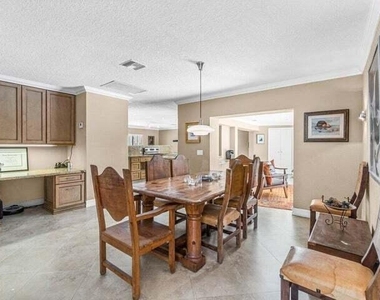 653 Nw 10th Court - Photo Thumbnail 5