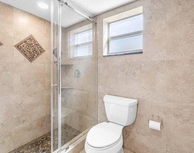 653 Nw 10th Court - Photo Thumbnail 15