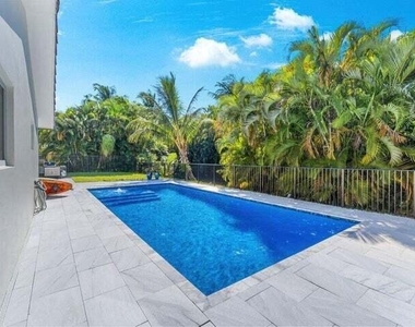 653 Nw 10th Court - Photo Thumbnail 28