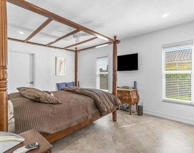 653 Nw 10th Court - Photo Thumbnail 20