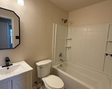 16909 Thorntree Court - Photo Thumbnail 23