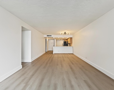 12 Royal Palm Way - Photo Thumbnail 6