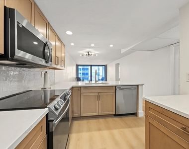 12 Royal Palm Way - Photo Thumbnail 14