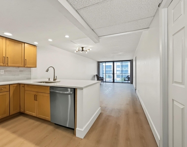 12 Royal Palm Way - Photo Thumbnail 10
