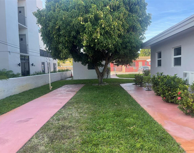1727 Dewey Street - Photo Thumbnail 13