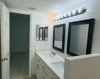 4220 Inverrary Boulevard - Photo Thumbnail 8