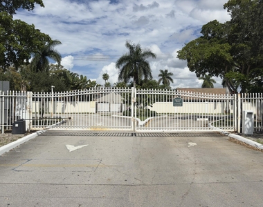4220 Inverrary Boulevard - Photo Thumbnail 18