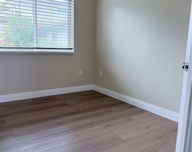 324 Coyle - Photo Thumbnail 5