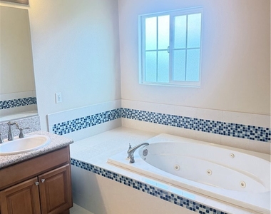 5517 Welland Avenue - Photo Thumbnail 8